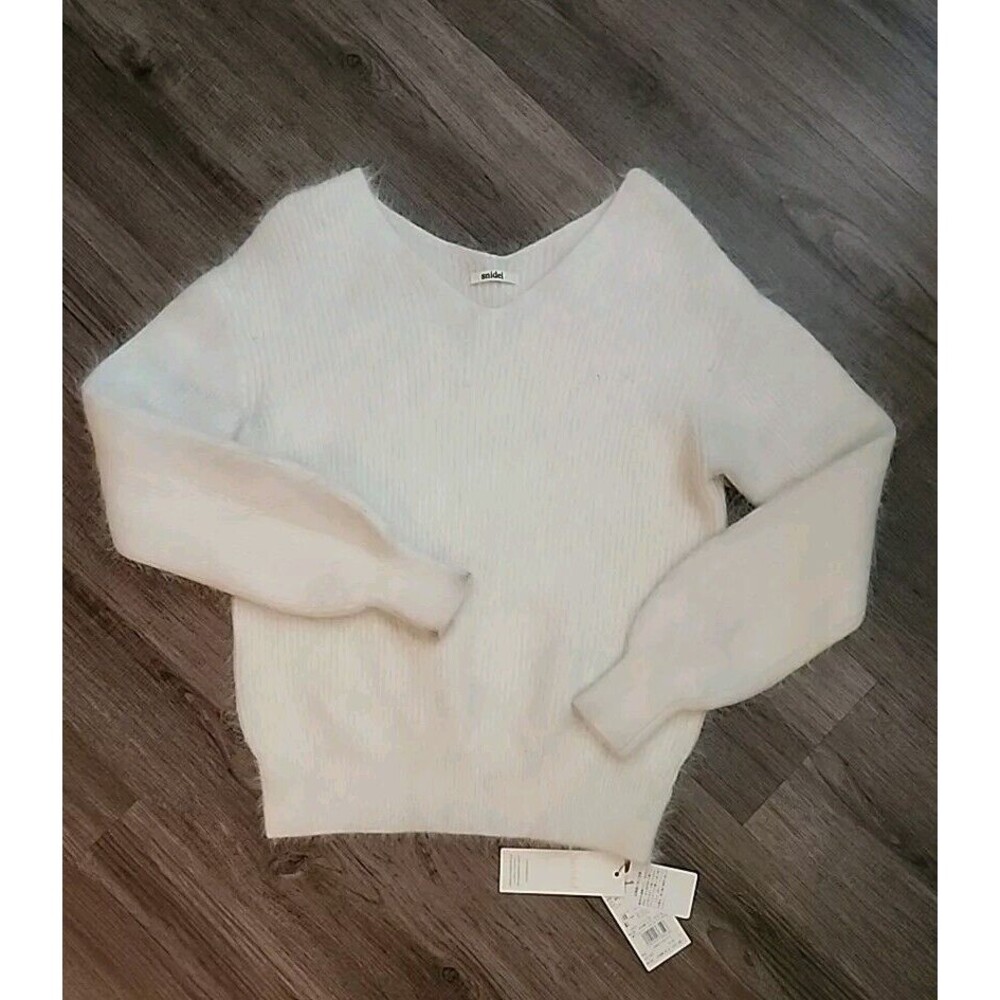 Snidel Womens White Sweater Medium Angora Blend Super Soft Round V-Neck